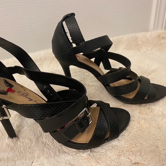 Heels - Picture 2 of 3